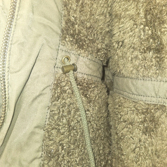 American Eagle size M olive/army green woman's winter coat, jacket sherpa ligned - Picture 5 of 10